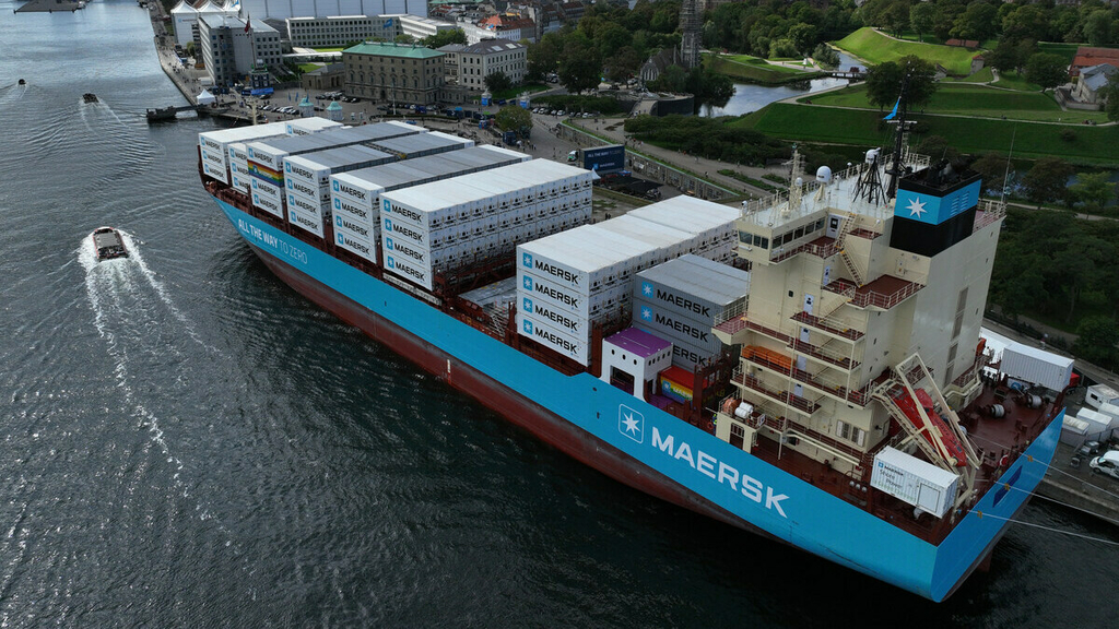 RTL Dänesch Reederei Maersk Éischt CargoSchëff ageweit, dat mat
