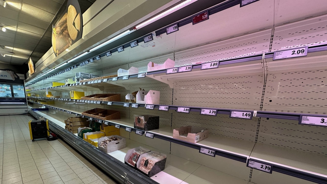RTL Today Supply chain disruptions continue Shelves still empty at