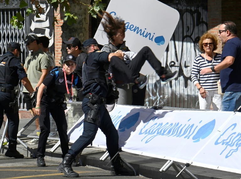 Shortened route: Ganna takes Vuelta stage 18 time trial victory, two protestors arrested