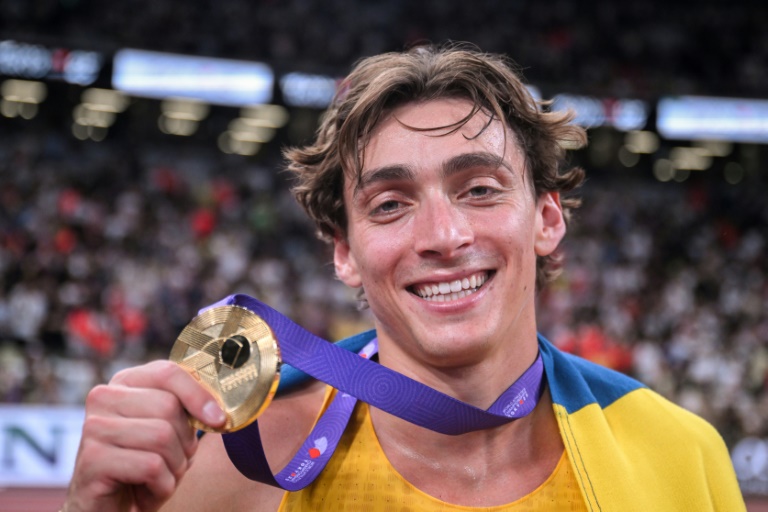 Pole vault: Duplantis thrives on Tokyo energy to break world record again