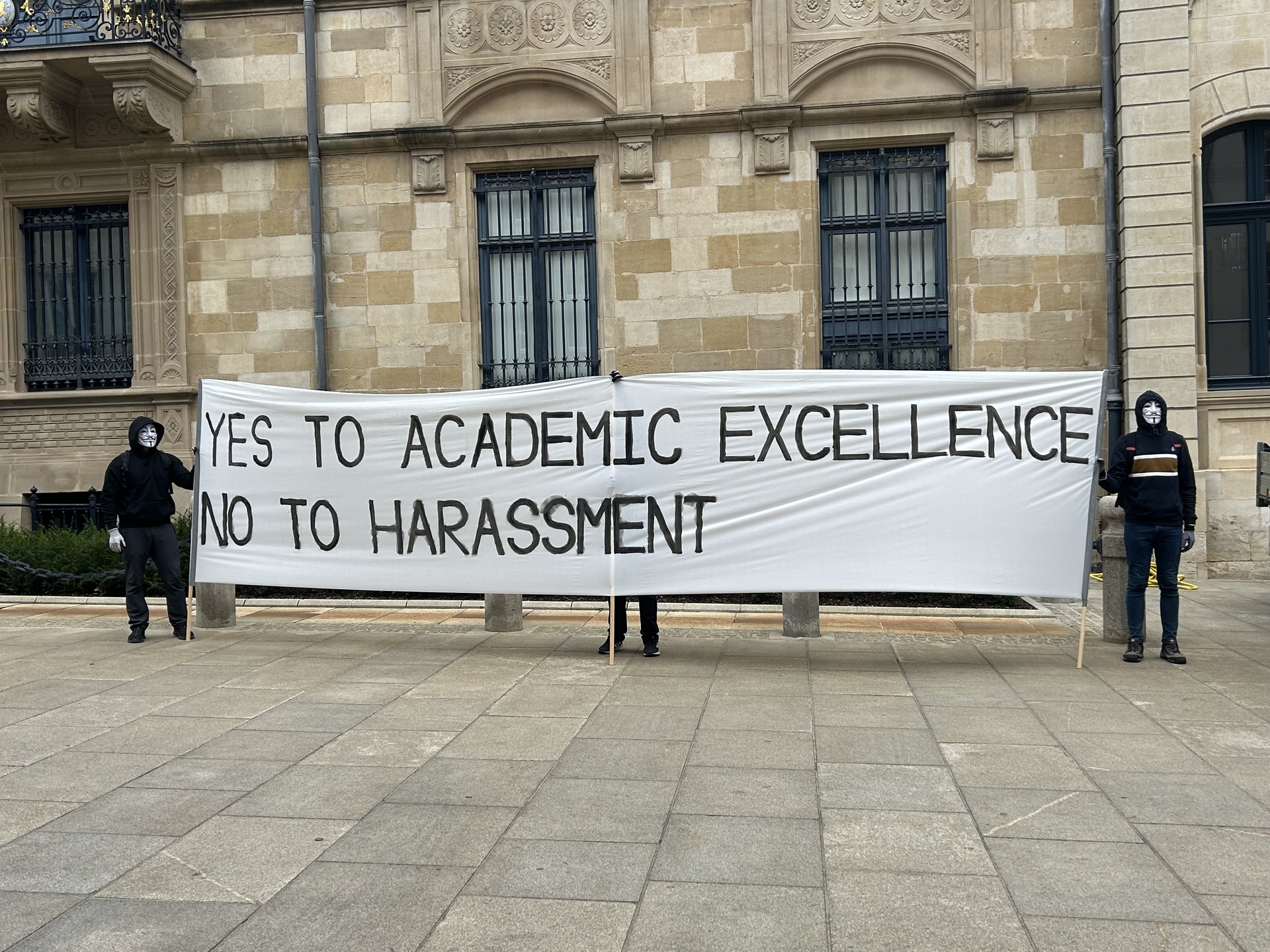 Grave accusations: Masked protesters rally against University of Luxembourg in front of Chamber of Deputies