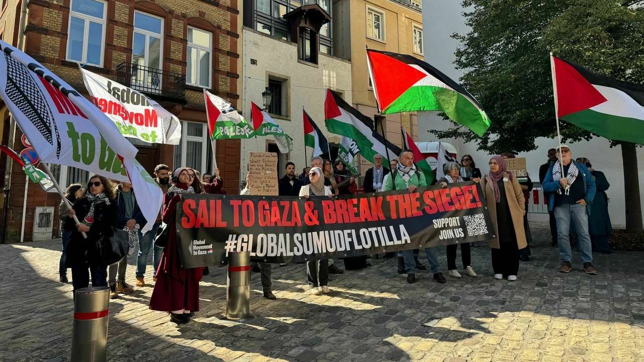 Aid flotilla intercepted at sea: Protest at foreign ministry as Luxembourg activist detained in Israel