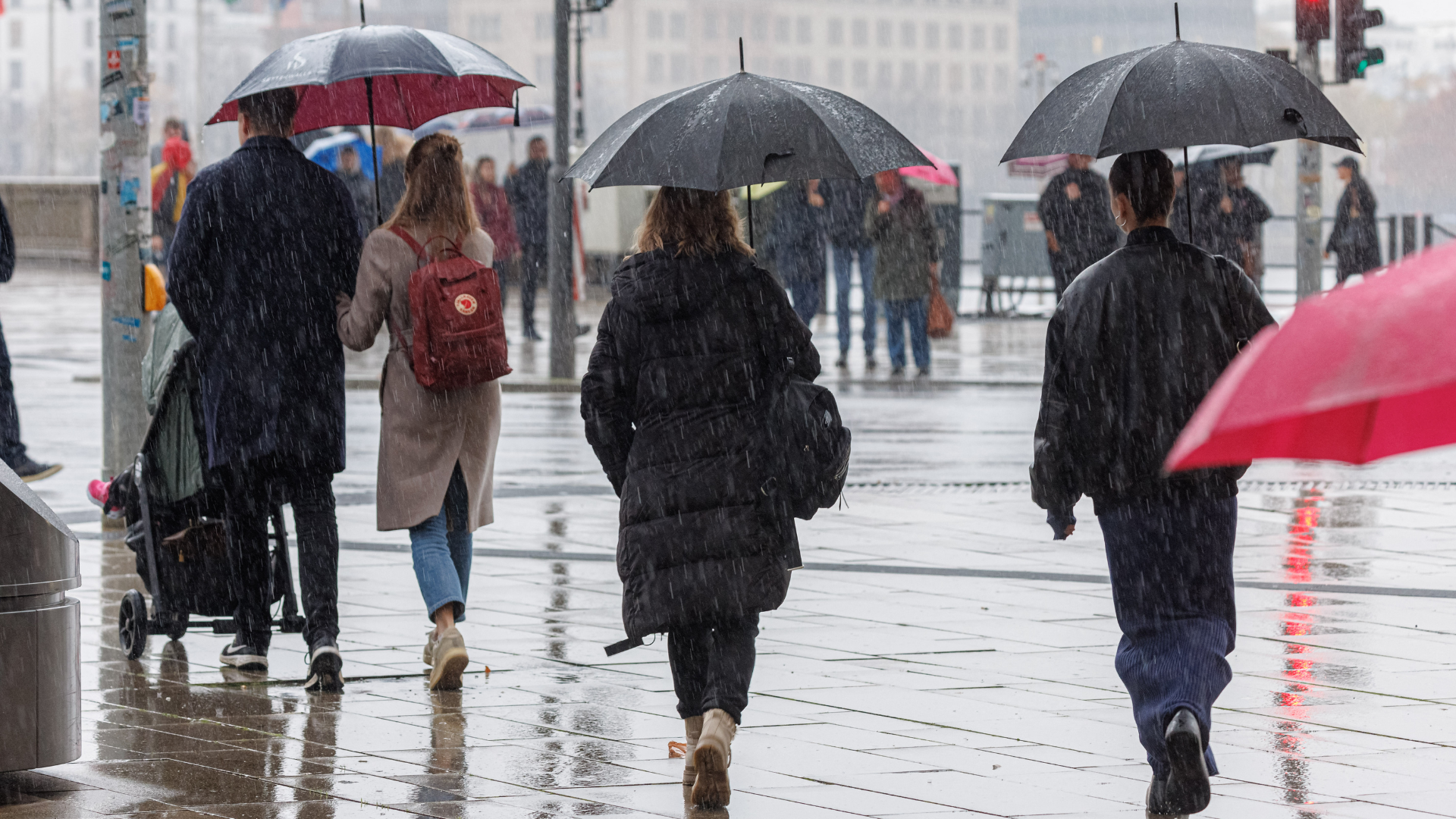 Weather & Traffic: Friday 3 October: The big day arrives, but the weather has other ideas