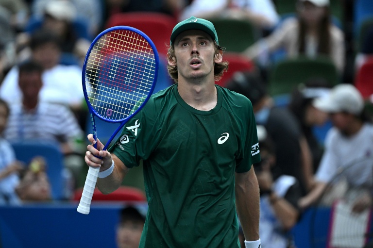 Entering business stage: De Minaur, Auger-Aliassime through to Shanghai quarter-finals