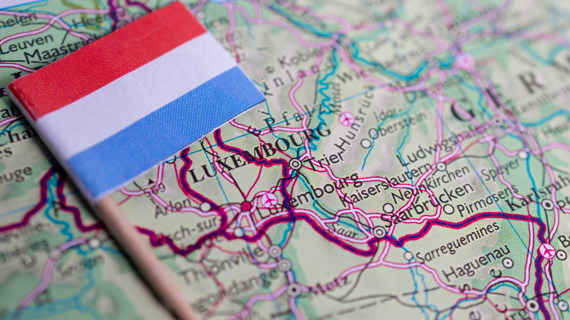 More and more residents emigrate: STATEC report shows rising emigration but continued population growth in Luxembourg