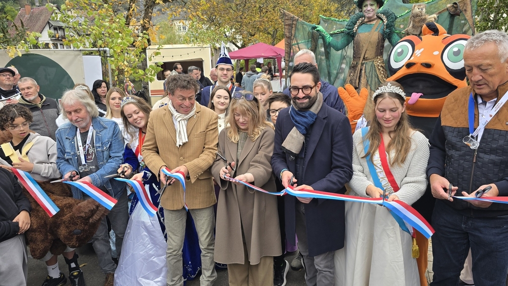 Vianden goes nuts again: Thousands flock to Vianden for the annual Nut Market