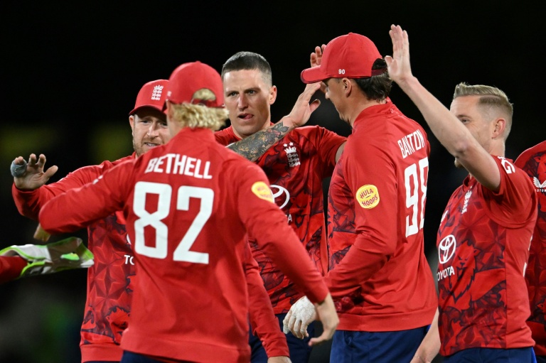 T20 international : England hammer New Zealand after Brook and Salt onslaught