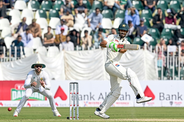Opening day: Pakistan punish sloppy South Africa to reach 259-5 in second Test