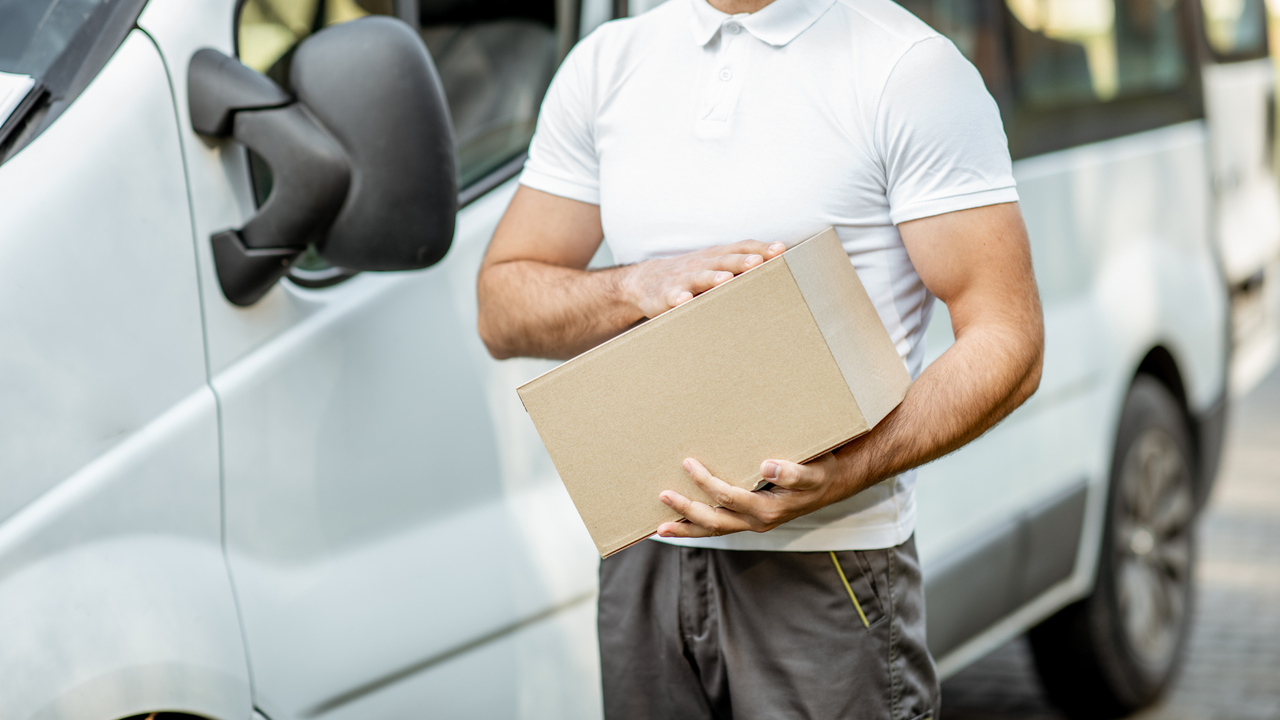 Police alert: Fake parcel drivers target victims in new scam