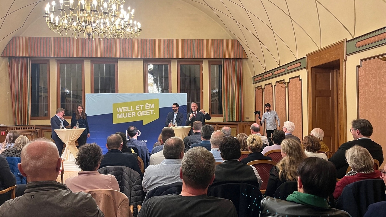 Politics and personal anecdotes: Democratic Party kicks off public forums with focus on social dialogue