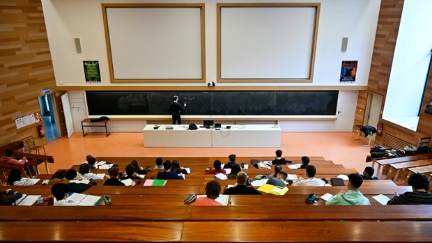 State financial aid for students: Mobility grant to be raised, achievement bonus added, says Higher Education Minister