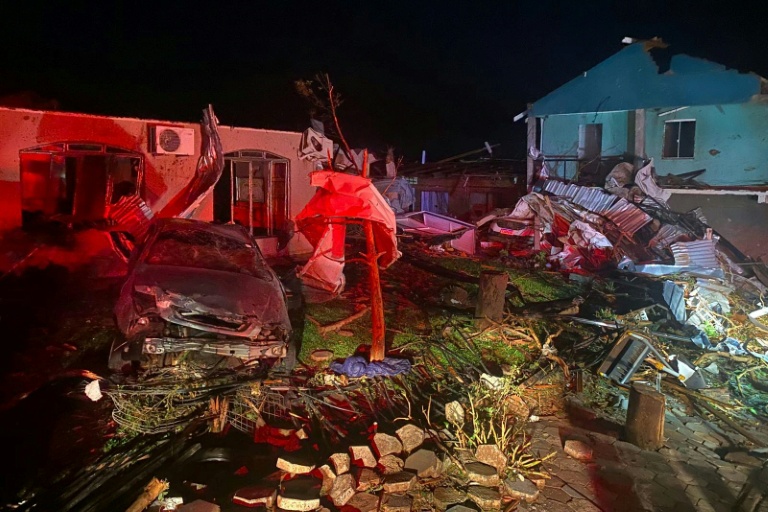 Tornado kills five, injures more than 400 in Brazil