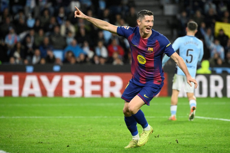 Lewandowski hat-trick helps Barca punish Real Madrid slip