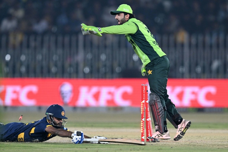 Cricket: Wasim leads as Pakistan dismiss Sri Lanka for 211 in third ODI