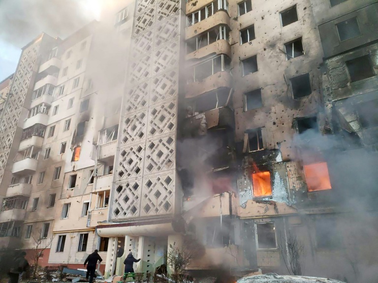 Russian strikes kill 20 ahead of Zelensky talks in Turkey