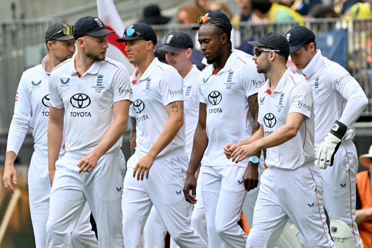 England in charge after dismissing Australia for 132 in Ashes opener