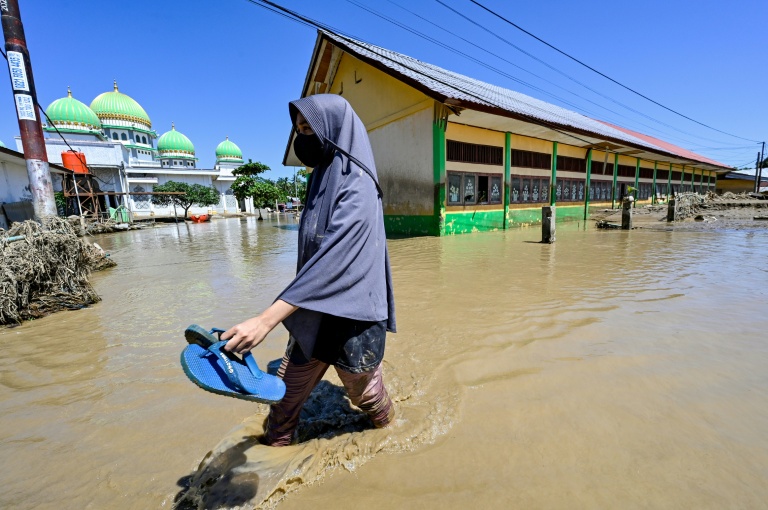 Heavy monsoon rain: Indonesia, Thailand race to find missing as flooding toll tops 600